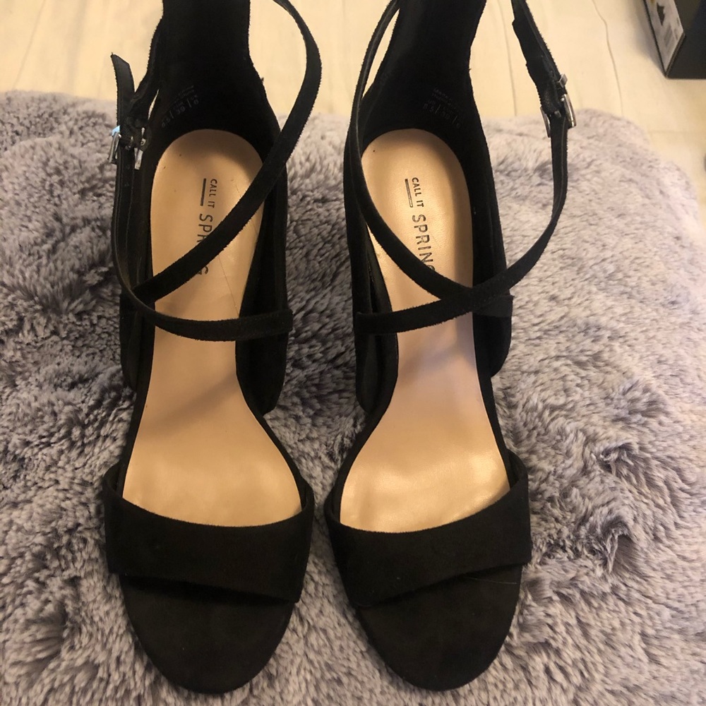 Heels - Picture 2 of 3